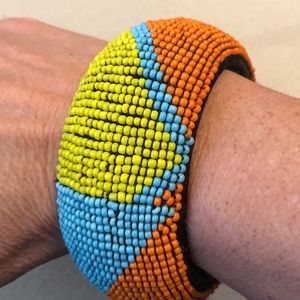 Beaded bangle bracelet